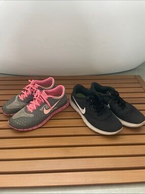 2 USED NIKE GYM SHOES. 
SIZE: 6.5!